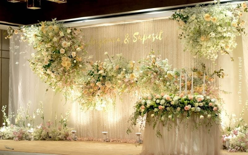 Backdrop hoa tươi - hoa lụa